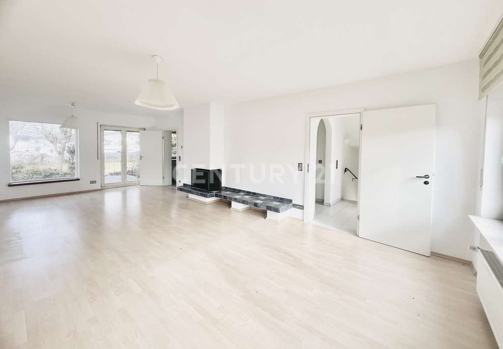 Immobilie in Wöllstein - Charmantes Einfamilienhaus mit abteilbarer Einliegerwohnung & großem Garten - Bild 2