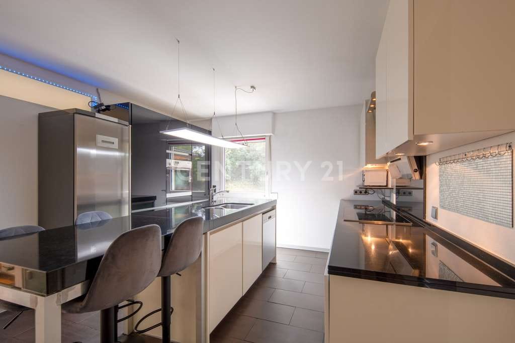 Immobilie in Hünstetten - Bezugsfei | Bungalow | Moderne exklusive Küche | Unverbaubare ruhige Lage | Doppelgarage - Bild 2