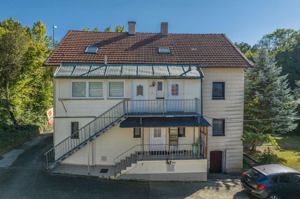 Immobilie in Eggenfelden - Großzügiges Zweifamilienhaus mit großem Grundstück und vielseitigen Nebengebäuden - Bild 2