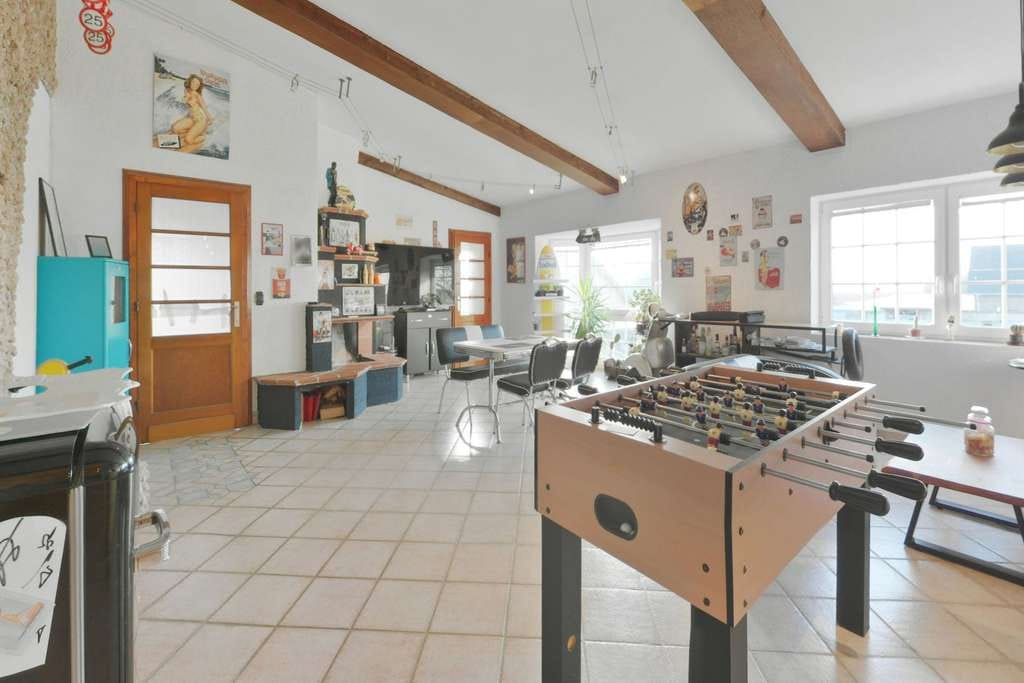 Immobilie in Bedburg - Beeindruckende 204 m²-Wohnung mit Hauscharakter, Balkonen, Kamin und Garten in Bedburg - Bild 2