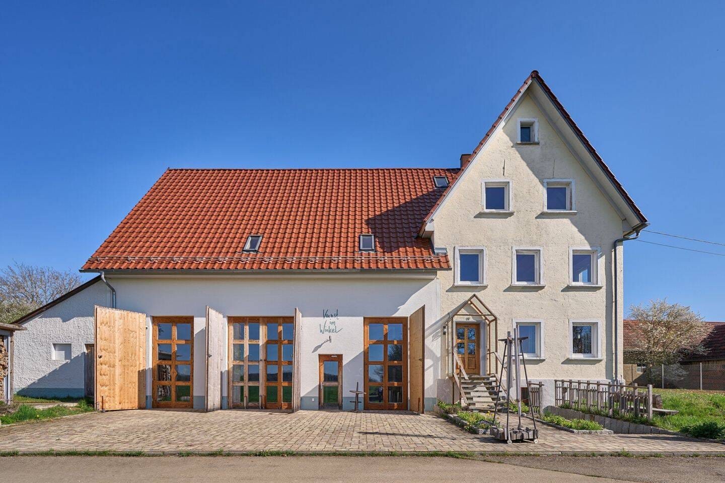 Immobilie in Leibertingen - Liebevoll saniertes Bauernhaus in Ortsrandlage mit modernem, gewerblichen Scheunenumbau - Bild 0