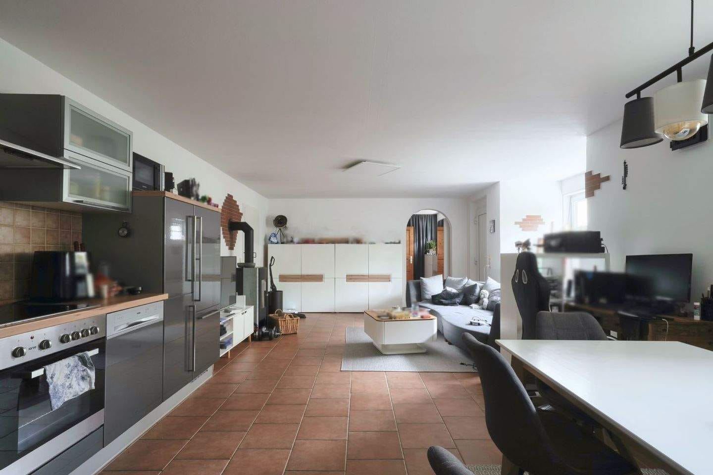 Immobilie in Memmelsdorf - 2-Zi-Wohnung im Grünen, Kaminofen, Einbauküche, separater Zugang, ideal für Single oder 2 Personen - Bild 2