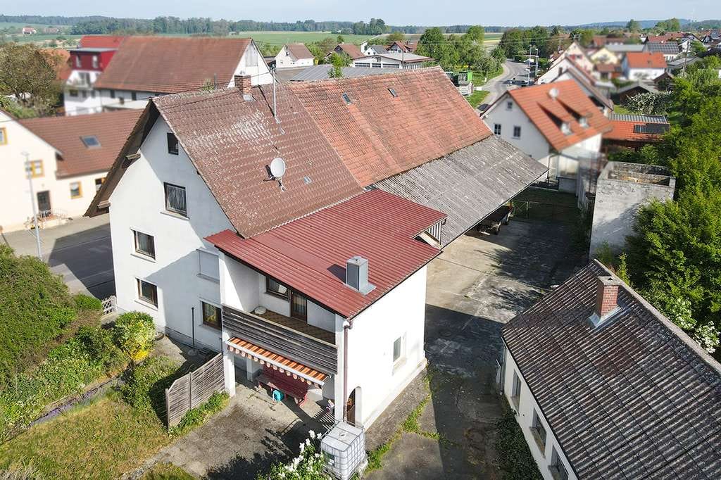 Immobilie in Ebersbach-Musbach - Platz für Familie, Hobby und Handwerk - gepflegtes Wohnhaus mit großen Nebengebäuden - Bild 0