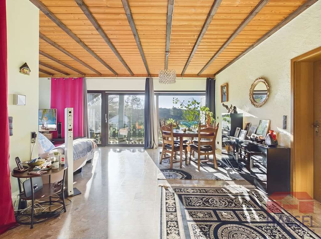 Immobilie in Nettersheim - Charmante Dachgeschosswohnung mit Sommerterrasse und viel Privatsphäre im 3-Parteienhaus! - Bild 3