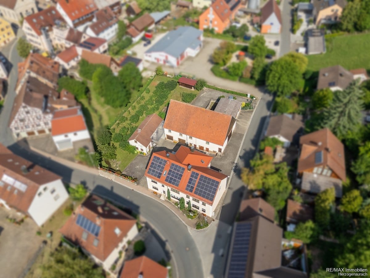 Immobilie in Wilhelmsdorf - Viel Platz zum Wohnen und Arbeiten - Bild 0