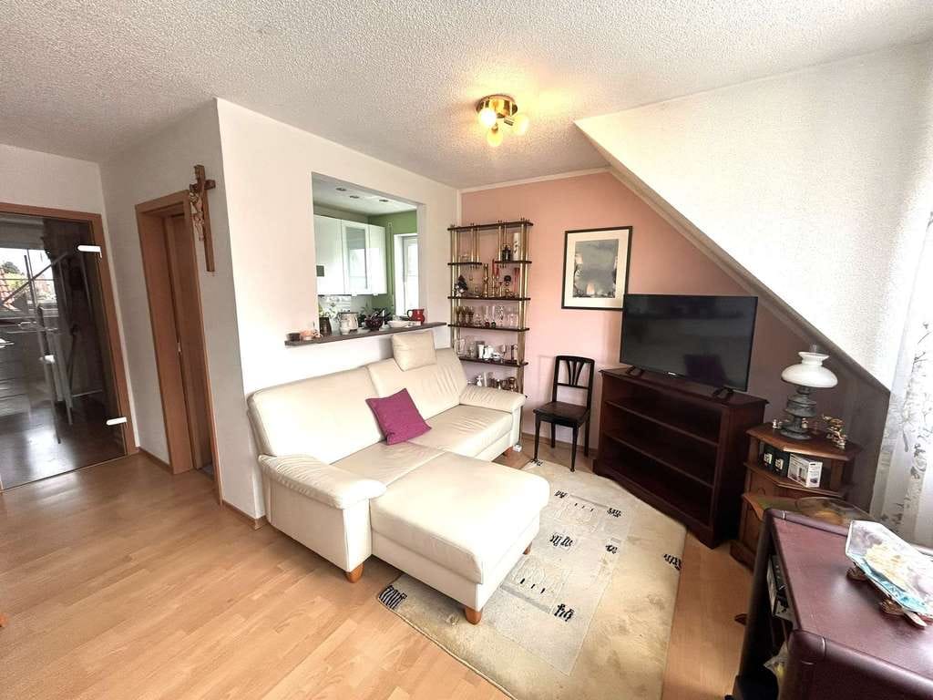 Immobilie in Schirmitz - Etwas ganz Besonderes: Maisonette-Wohnung in ruhiger Toplage mit EBK, sonnigem West-Balkon & Garage - Bild 0