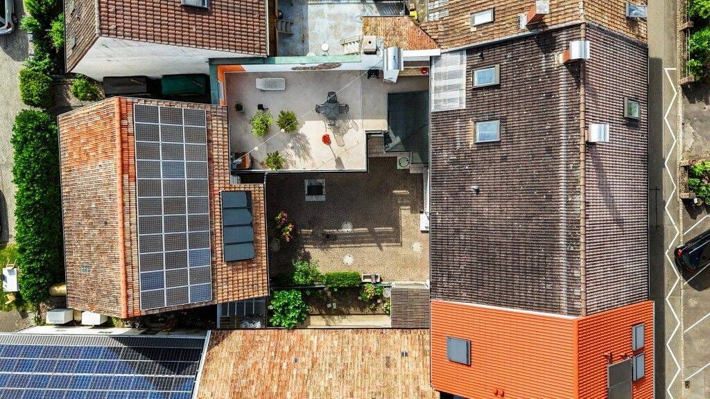 Immobilie in Neuenburg am Rhein - Großzügiges Stadthaus mit Scheune und Garagen - Bild 1
