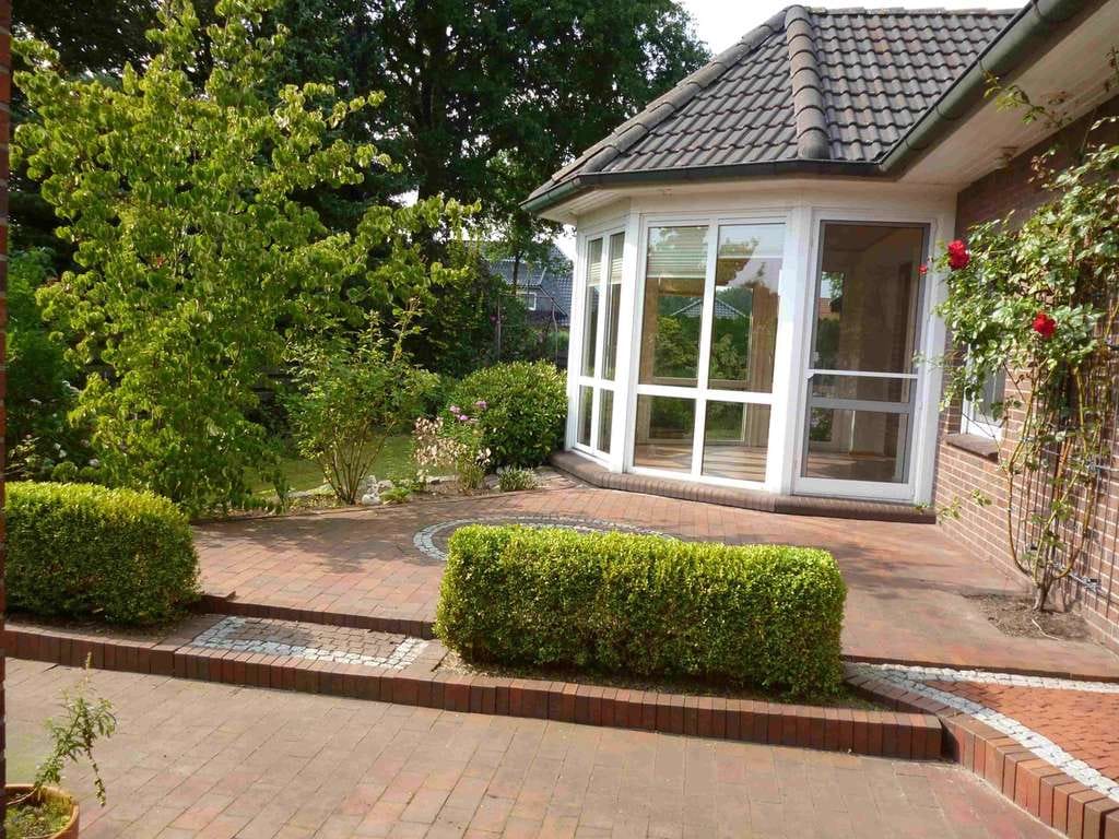 Immobilie in Wiefelstede - Großes Wohnhaus im Herzen von Wiefelstede - Bild 2