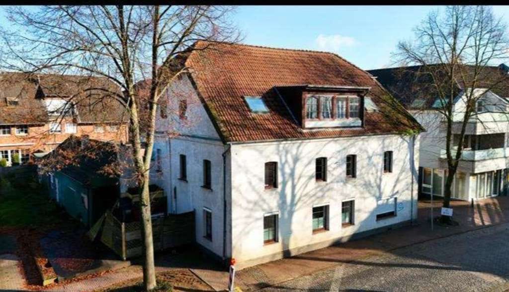 Immobilie in Schwalmtal - Raum für Ihre Zukunft – Großes Zweifamilienhaus mit vielseitigen Möglichkeiten - Bild 0