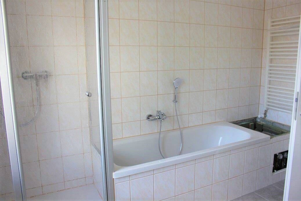 Immobilie in Apolda - Sehr gut saniertes Mehrfamilienhaus - Villa in sehr guter Wohnlage - Bild 2