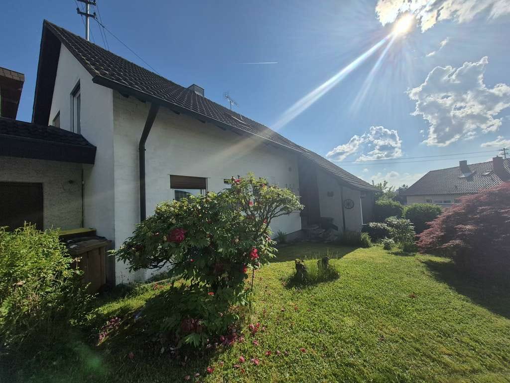 Immobilie in Oberstenfeld - Zwei Häuser – Ein Preis !!!  Insgesamt 230 m² Wfl. und  1017 m² Traumgrundstück - Bild 4