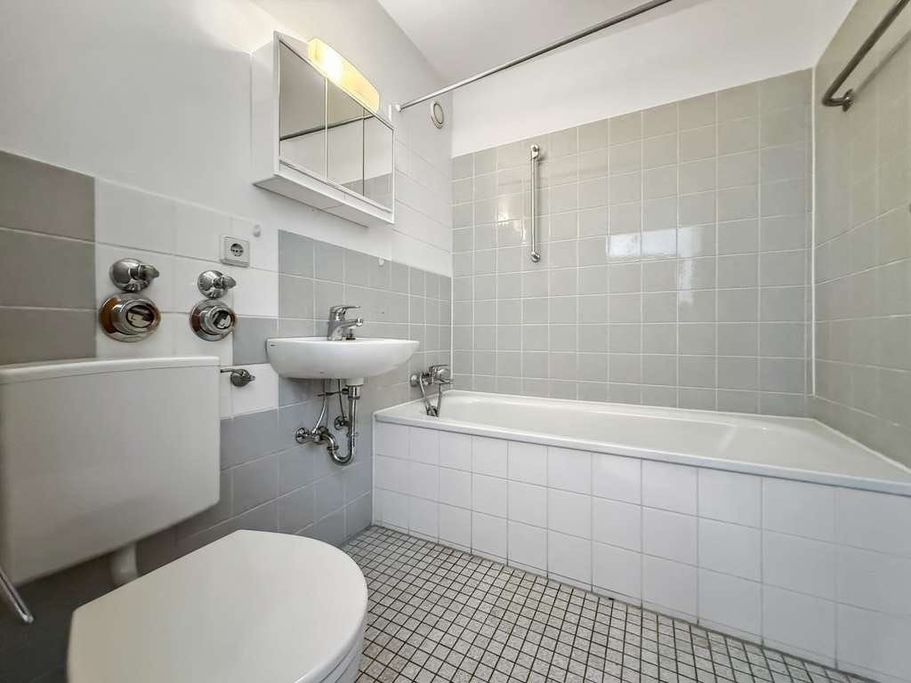 Immobilie in München - Solide Kapitalanlage: Vermietetes Apartment mit Balkon im Münchner Norden - Bild 2