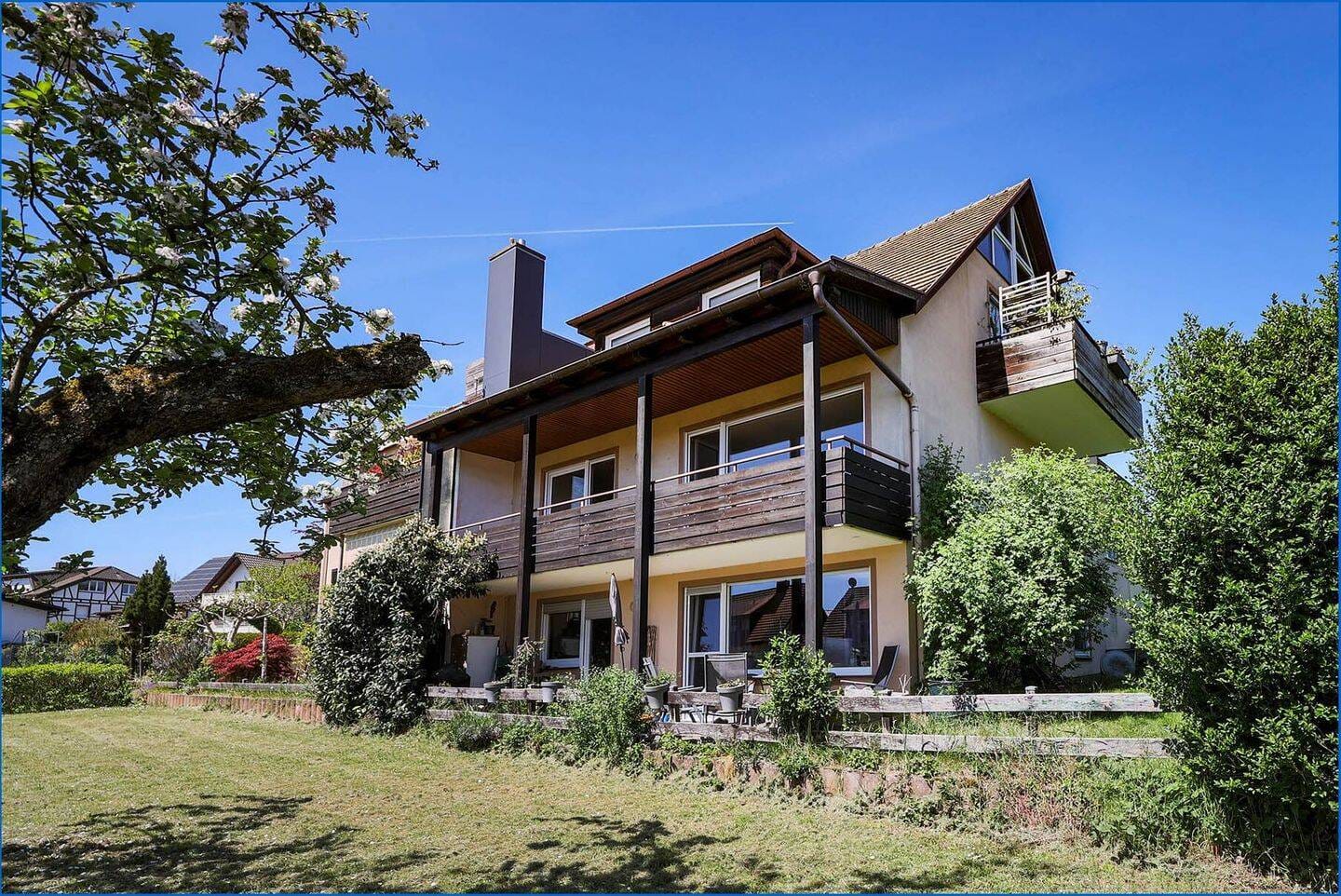 Immobilie in Gaienhofen - 4 Zi. Whg. im 1. OG in unmittelbarer Seenähe mit Balkon, Terrasse und Gartenanteil und Garage - Bild 4