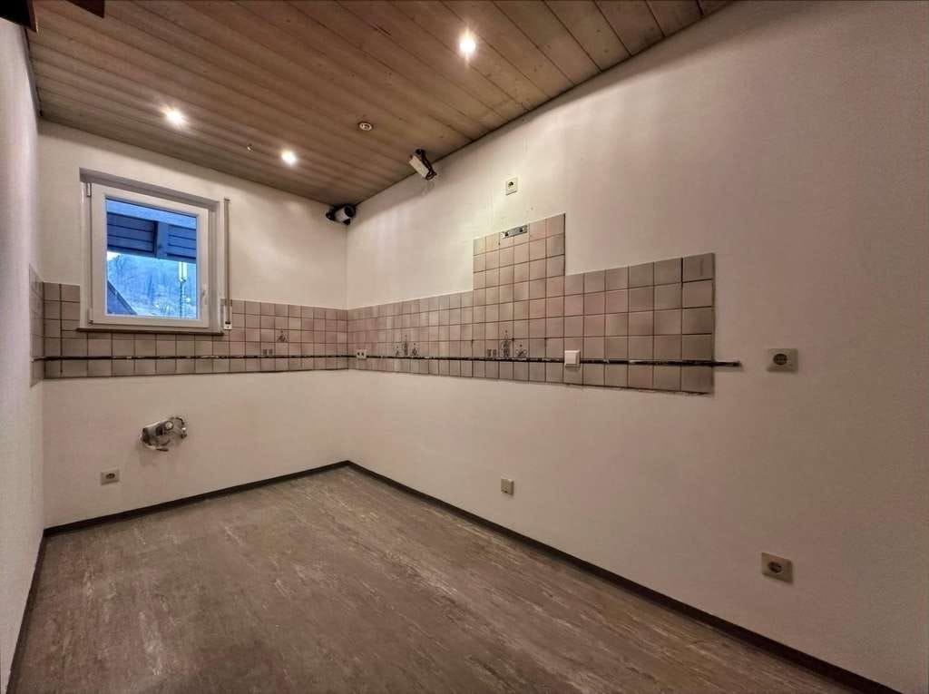 Immobilie in Bad Urach - Großzügige Maisonettewohnung mit Loggia, Dachterrasse im Herzen von Bad Urach - Bild 2