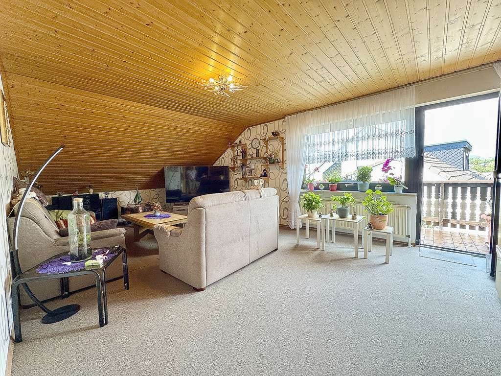 Immobilie in Altenkunstadt - Geräumiges Zweifamilienhaus mit Garten in schöner Lage von Altenkunstadt - Bild 2