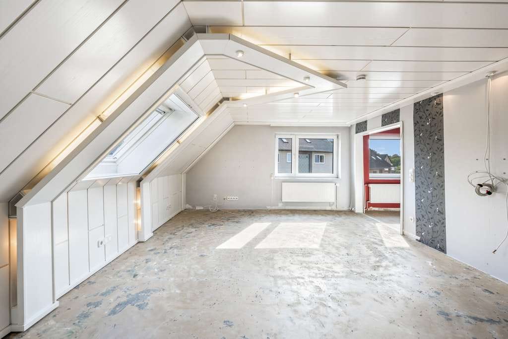 Immobilie in Wolfsburg - Moderne Dachgeschosswohnung + Ausbaureserve in beliebter Wolfsburger Lage - Bild 3