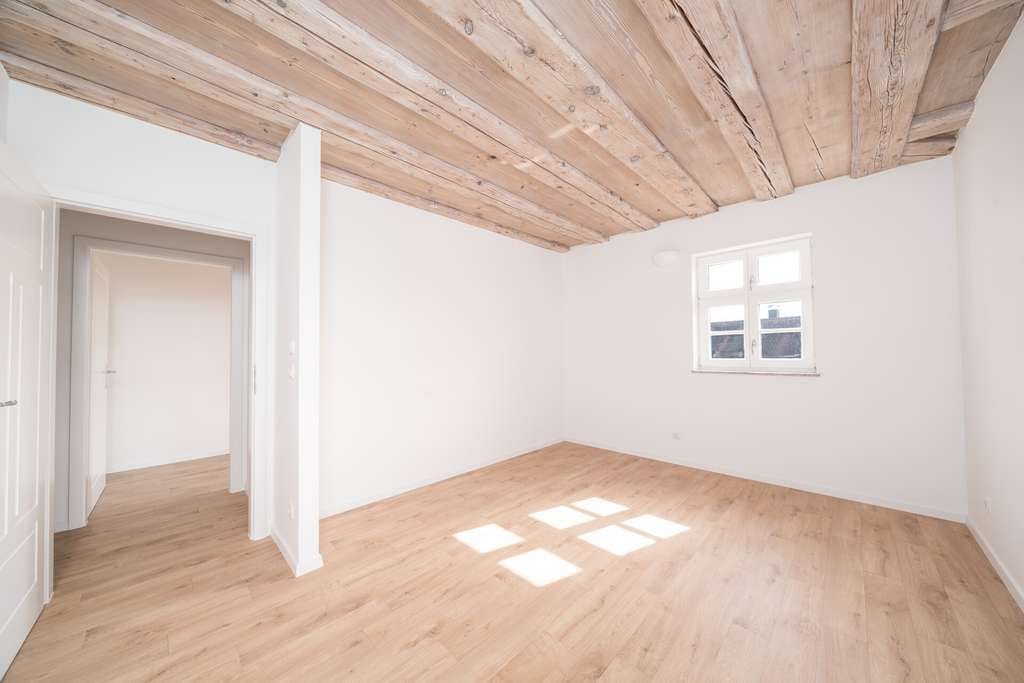 Immobilie in Aurachtal - Hochwertig kernsanierte 3-Zimmer-Wohnung  Balkon und historischem Charakter für Eigennutzer oder Inv - Bild 4