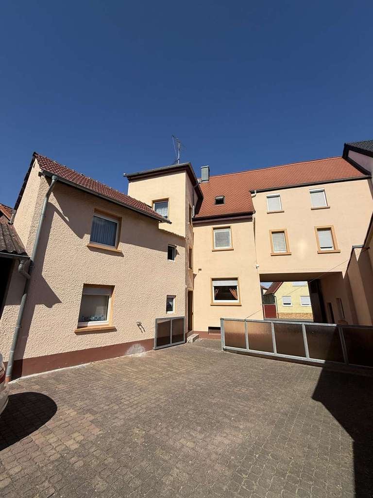 Immobilie in Trebur - Charmantes Dreiparteienhaus mit Scheune und großem Garten in Geinsheim - Bild 0