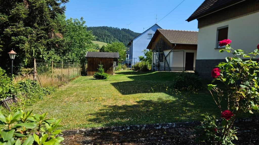 Immobilie in Hausach - Viel Freiraum: Einfamilienhaus in Hausach - Bild 2