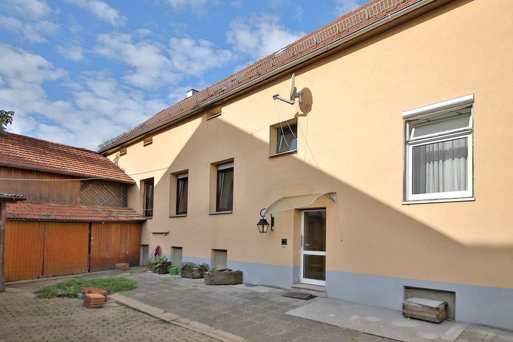 Immobilie in Kronau - Großzügiges Familiendomizil mit Ausbaupotenzial im Herzen Kronaus - Bild 2