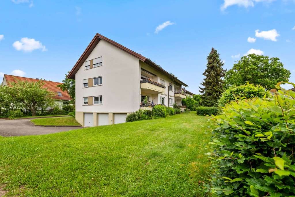 Immobilie in Denzlingen - Großzügige 3-Zimmer-Wohnung mit Südbalkon, modernisiertem Bad, langfristig Mietverhältnis & Garage - Bild 0