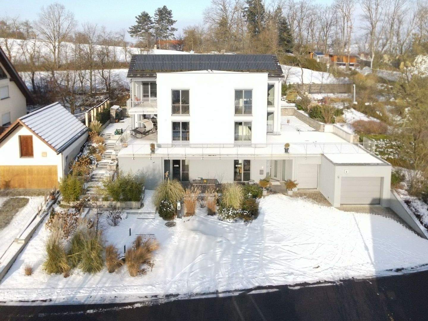 Immobilie in Viereth-Trunstadt -  Luxuriöses Traumhaus auf drei Ebenen – Moderne Architektur in Perfektion - Bild 1