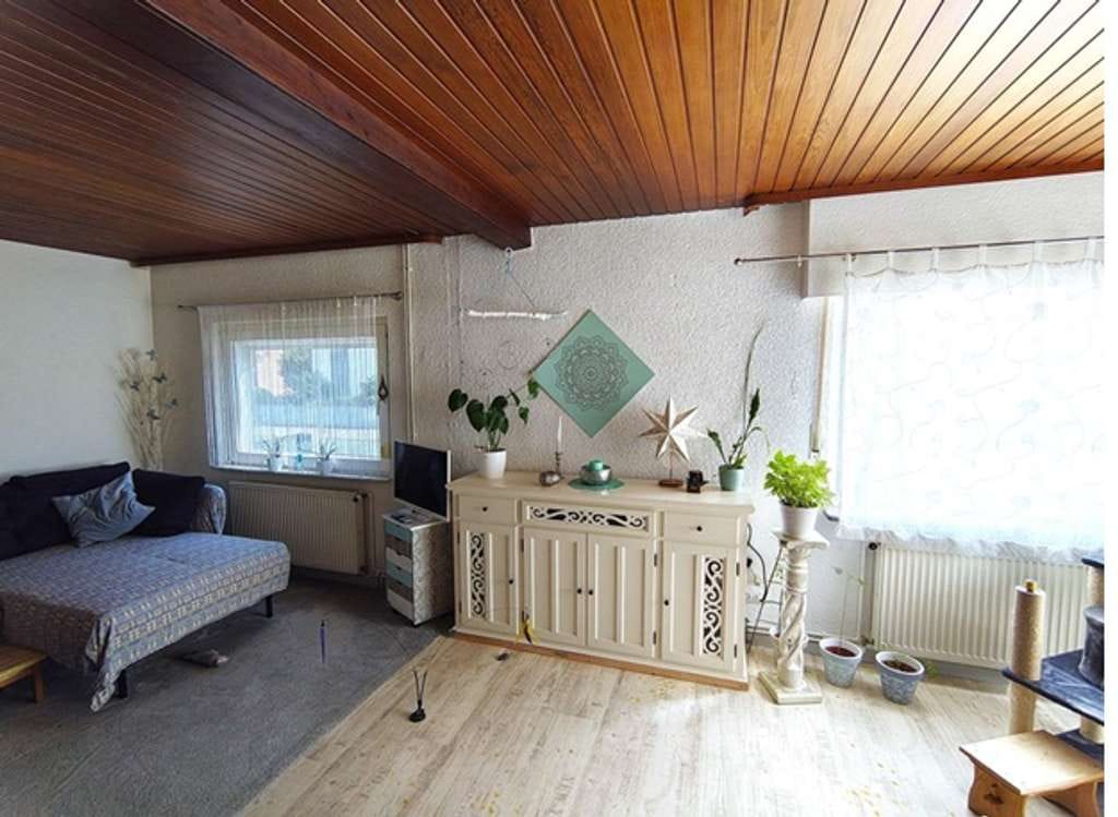 Immobilie in Einhausen - Einfamilienhaus in Einhausen  mit Nebengebäude und Sonnengarten - Bild 1