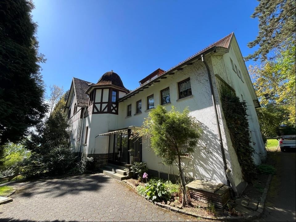 Immobilie in Dillenburg - Historisches Juwel mit parkähnlichem Grundstück - gestalten Sie Ihr Meisterstück - Bild 0