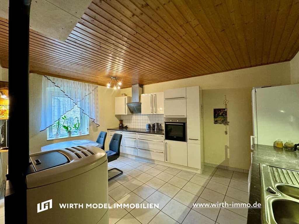 Immobilie in Waigolshausen - Einfamilienhaus mit Nebengebäude und Scheune in Waigolshausen OT Hergolshausen - Bild 1