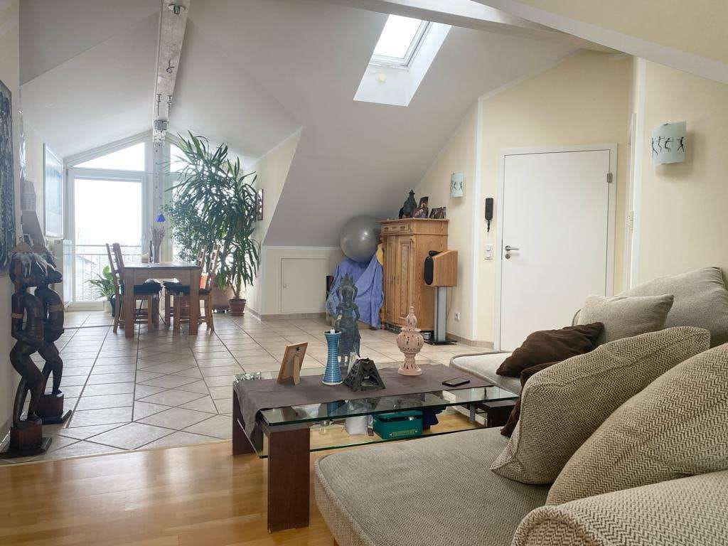 Immobilie in Forstern - MODERNE 3,5-ZIMMER-DACHWOHNUNG IN RUHIGER LAGE MIT EINZELGARAGE - Bild 2