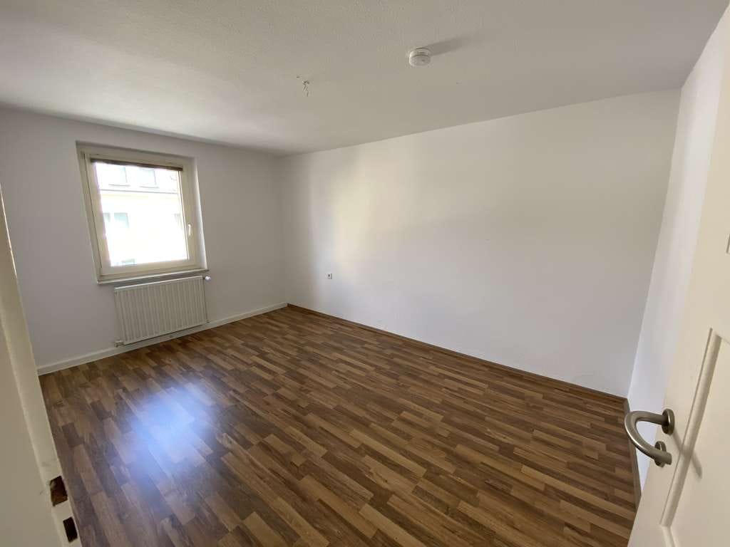 Immobilie in Hof - Modernisierte 2-Zimmer Wohnung mit Balkon - zum Selbstbezug oder als Kapitalanlage - Bild 2