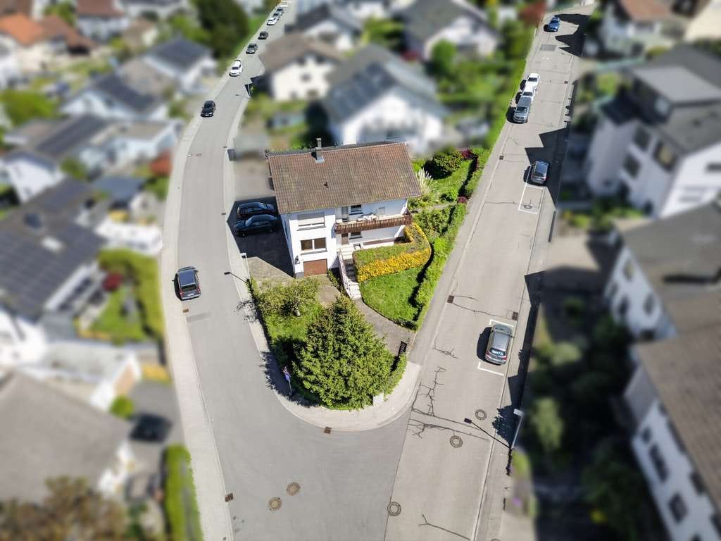 Immobilie in Kuppenheim - Renovierungsbedürftiges Zweifamilienhaus in top Lage von Kuppenheim mit Garagen und Garten - Bild 3
