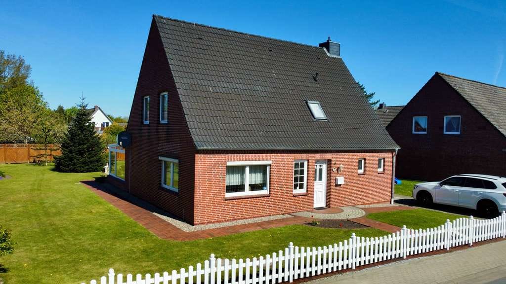 Immobilie in Friedrichstadt - Ein Zuhause zum Ankommen – ruhig gelegen mit Gartenidylle und Wintergarten - Bild 0