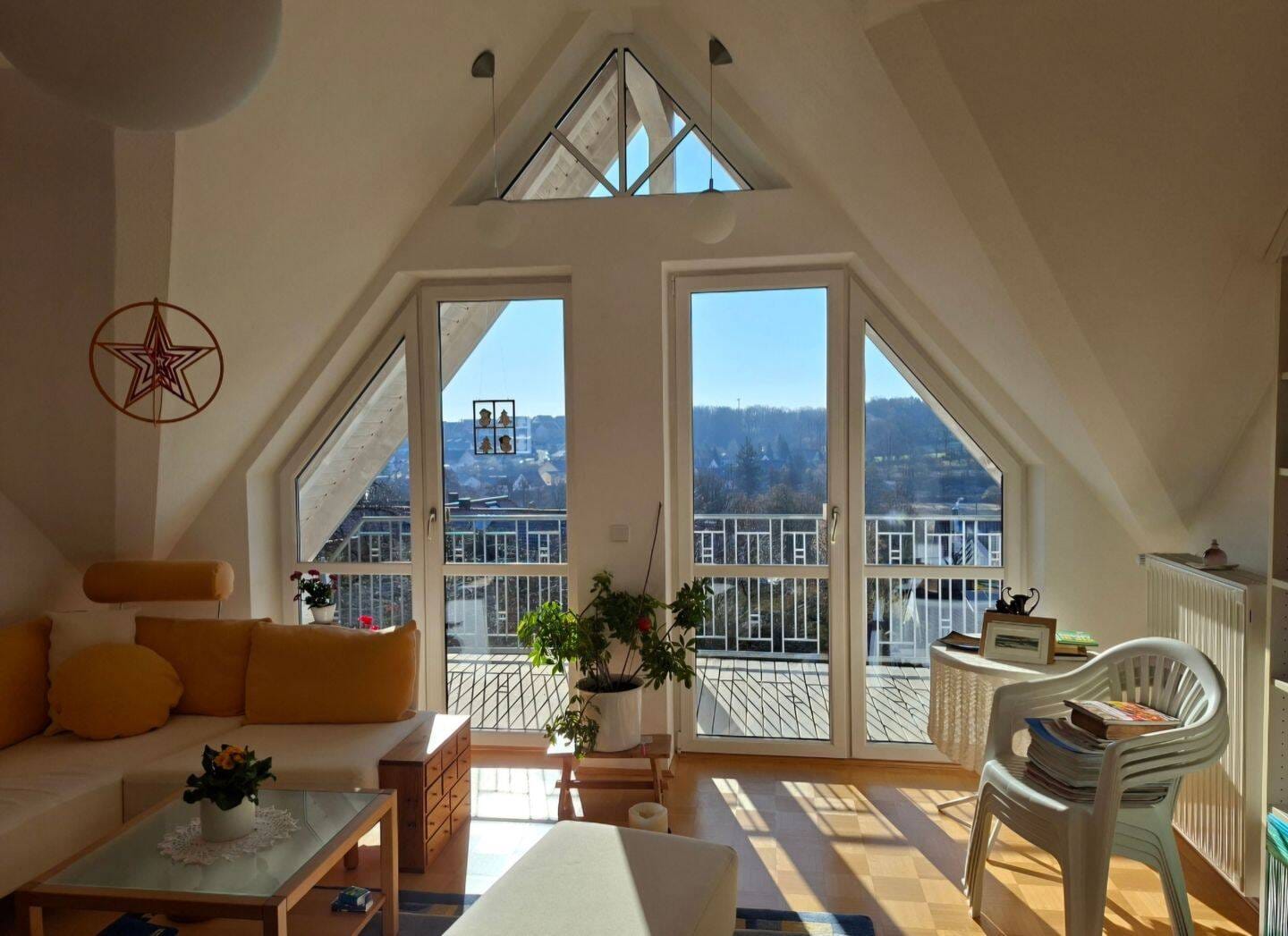 Immobilie in Baunach - Zweifamilienhaus mit Panoramablick in Baunach zum Wohlfühlen - Bild 0