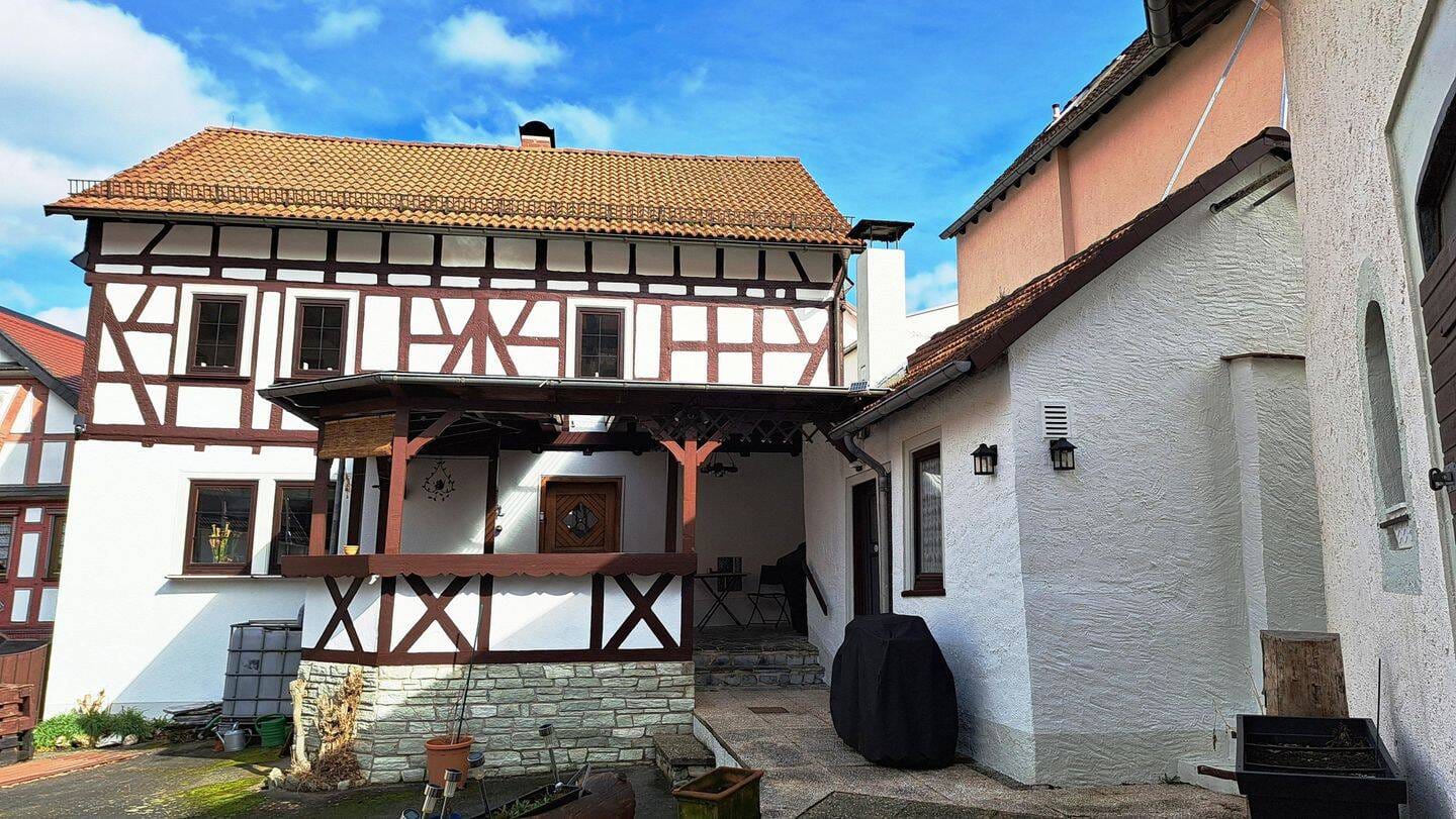 Immobilie in Weilrod - Großes Wohndenkmal - liebevoll saniert. Zweites Wohnhaus & Nebengebäude. - Bild 0