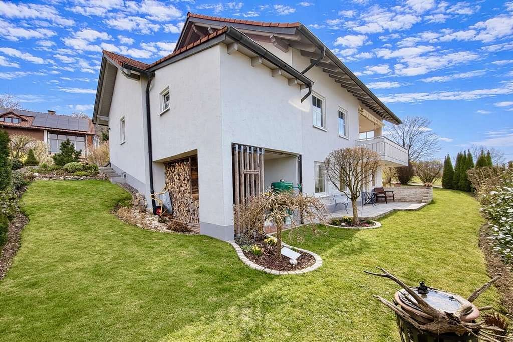 Immobilie in Boos - Sehr gepflegtes Einfamilienhaus in Boos mit Einliegerwohnung, Garage und wunderschönem Ausblick! - Bild 4