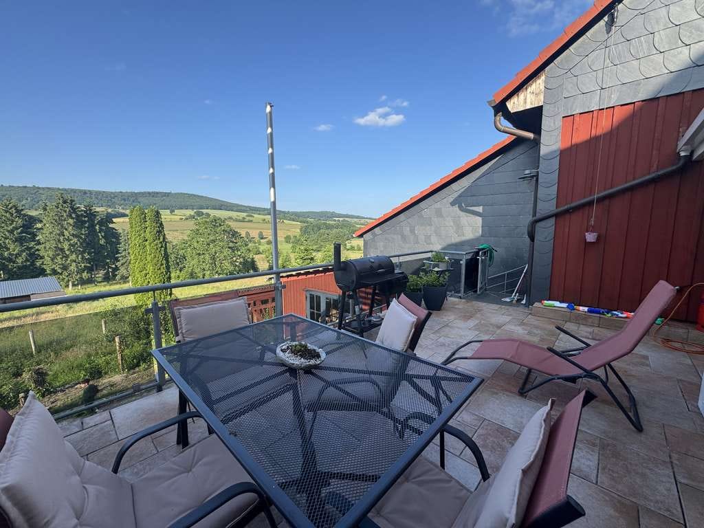 Immobilie in Uslar - Großzügiges Zweifamilienhaus mit Garten, Terrassen, Hof, Garagen, tollem Ausblick - provisionsfrei! - Bild 3
