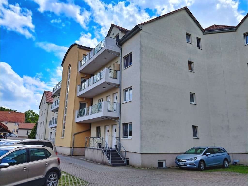 Immobilie in Goethestadt Bad Lauchstädt - Schöne 2 Zi. Wohnung mit großem Südwest-Balkon in idyllischer Lage - Bild 2