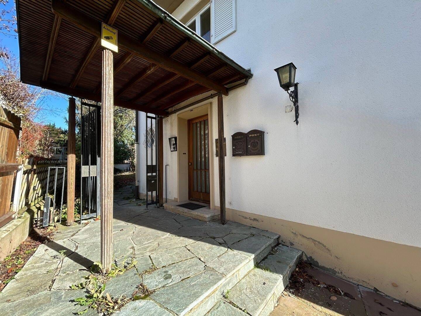 Immobilie in St. Georgen im Schwarzwald - Historische Stadtvilla mit 4 Wohneinheiten und großem Grundstück im Herzen von Sankt Georgen“ - Bild 2