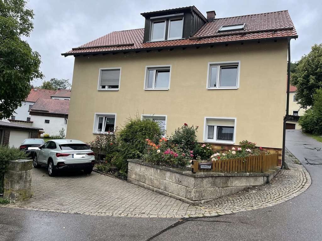 Immobilie in Flossenbürg - Zweifamilienwohnhaus im Herzen von Flossenbürg - Bild 0