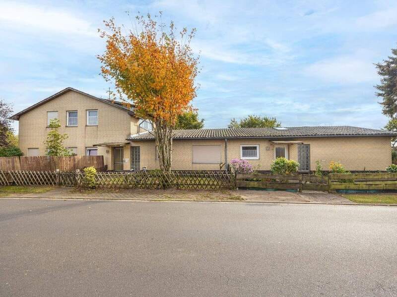 Immobilie in Klein Offenseth-Sparrieshoop - Mehrfamilienhaus mit vier Wohneinheiten, Garten und Entwicklungspotenzial - Bild 0