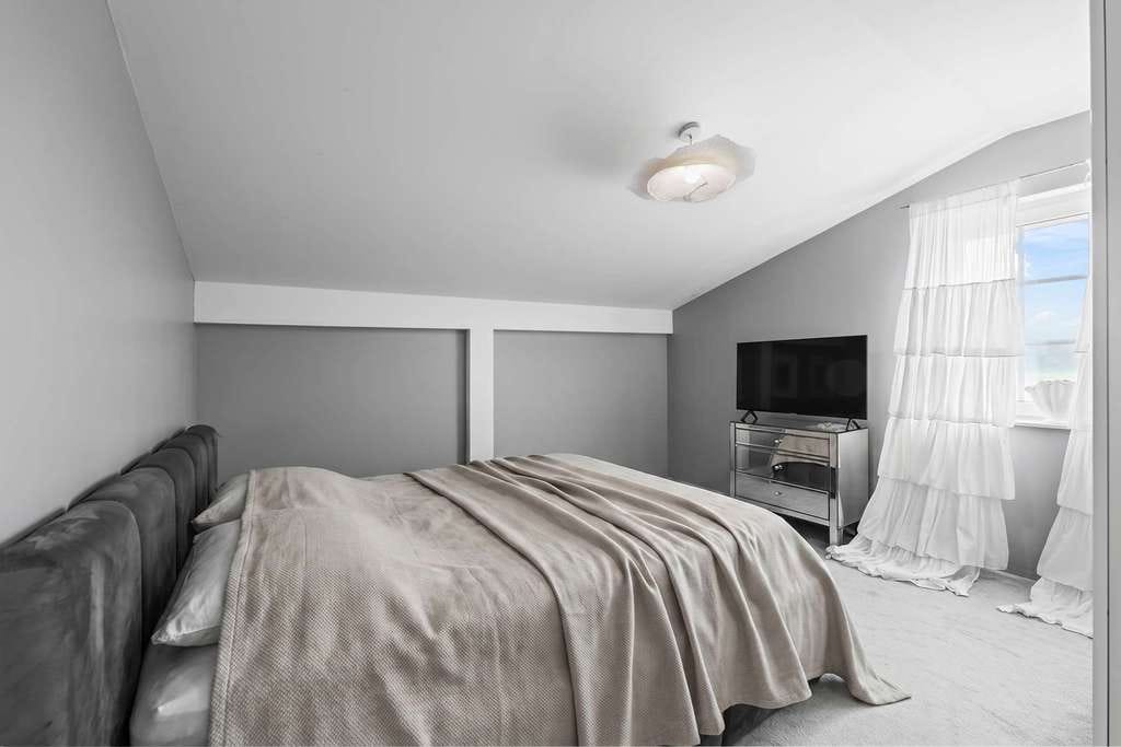 Immobilie in Seukendorf - Moderne Dachgeschosswohnung in Top Lage - Bild 2