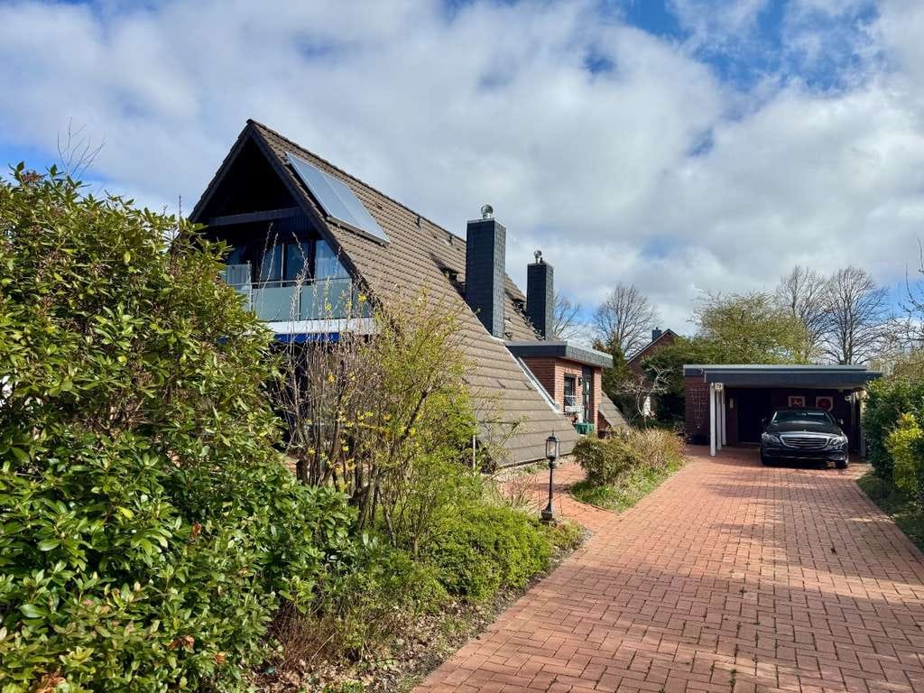 Immobilie in Otterndorf - Charmantes Einfamilienhaus mit besonderem Wohnambiente und großzügigem Grundriss - Bild 0