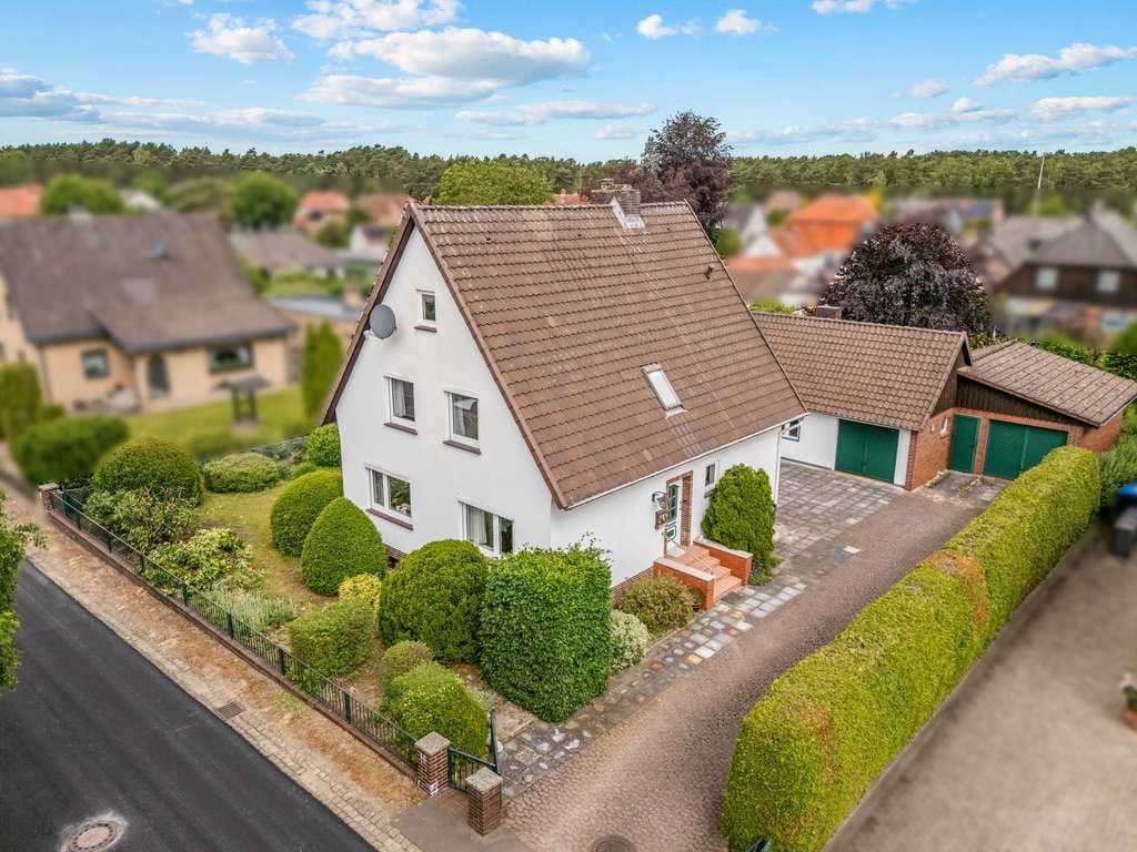 Immobilie in Winsen (Aller) - Solides Zuhause mit großem Grundstück und Entwicklungspotenzial - Bild 0