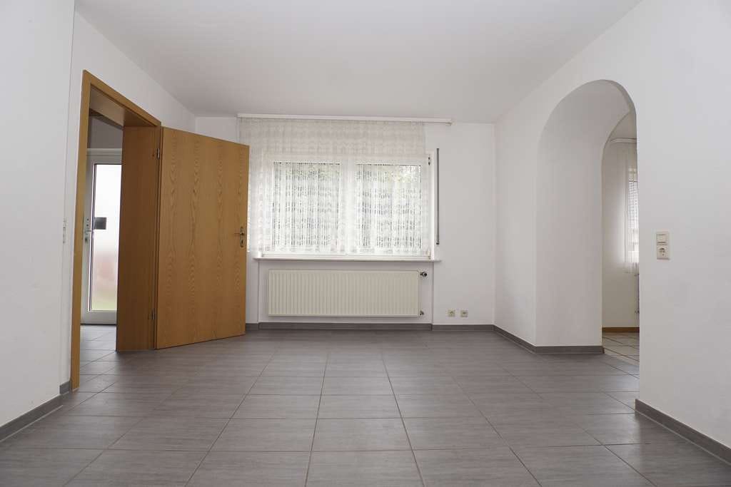 Immobilie in Mittelbrunn - EFH in ruhiger Lage mit Terrasse, Balkon und Garage - Bild 2