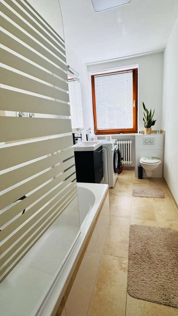 Immobilie in Landshut - Top gepflegte und vermietete 3-Zimmer Wohnung (eine von sechs möglichen Wohneinheiten) - Bild 2