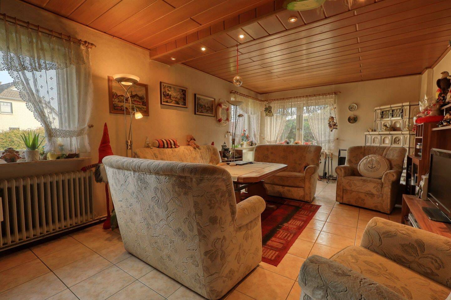 Immobilie in Nordenham - Freistehendes Einfamilienhaus mit Wintergarten, Sauna und viel Potenzial in Nordenham-Phiesewarden - Bild 3