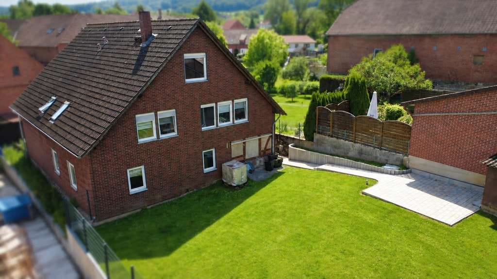 Immobilie in Hessisch Oldendorf - "Historisches Fachwerkhaus mit großem Grundstück und vielseitigen Nutzungsmöglichkeiten!" - Bild 2