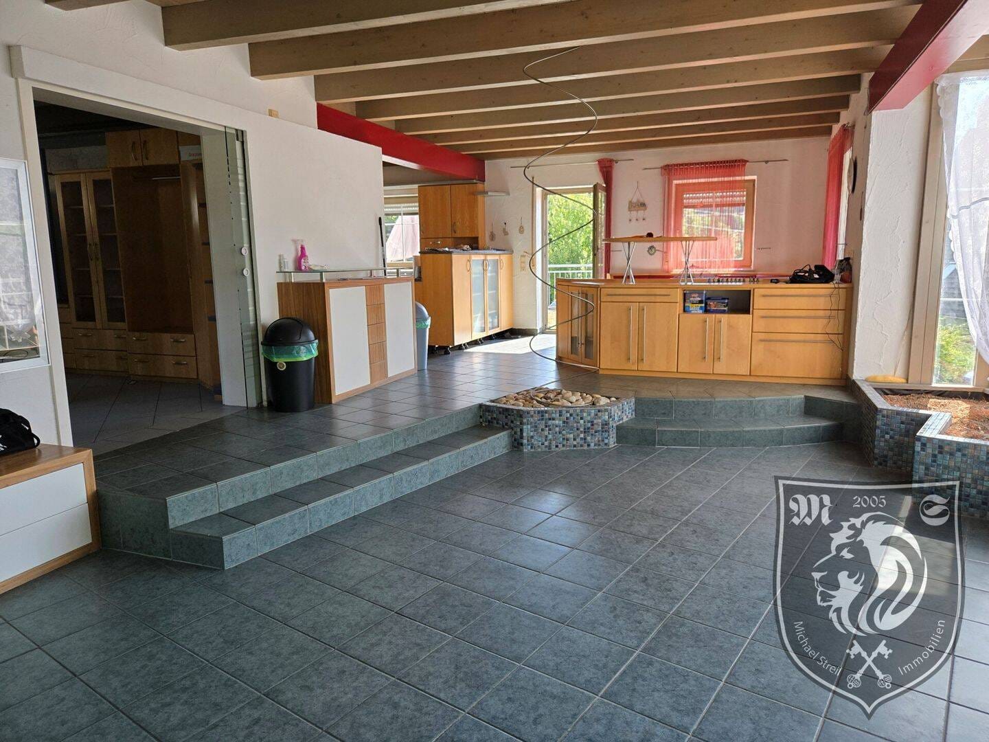 Immobilie in Dischingen - Wohnhaus mit Einliegerwohnung, Dachterrasse und Burgblick -  Dischingen/Katzenstein - Bild 2