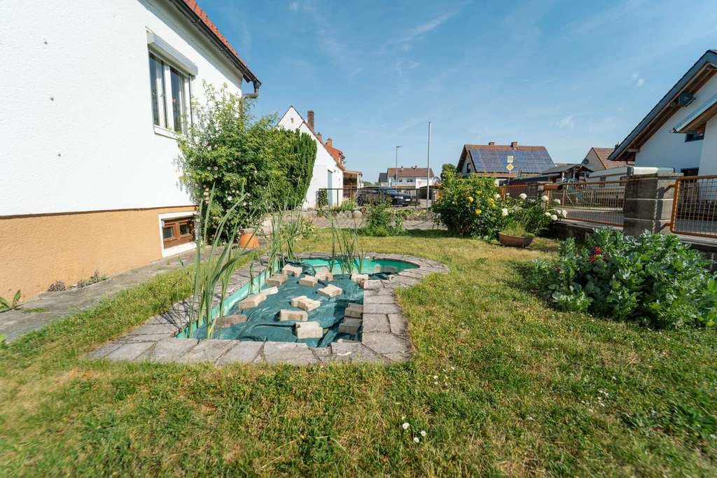 Immobilie in Pilsting - *** Sanierungsbedürftiges Einfamilienhaus in zentraler Lage *** - Bild 1